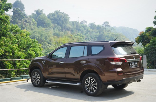 Mobil Bekas Nissan Terra 