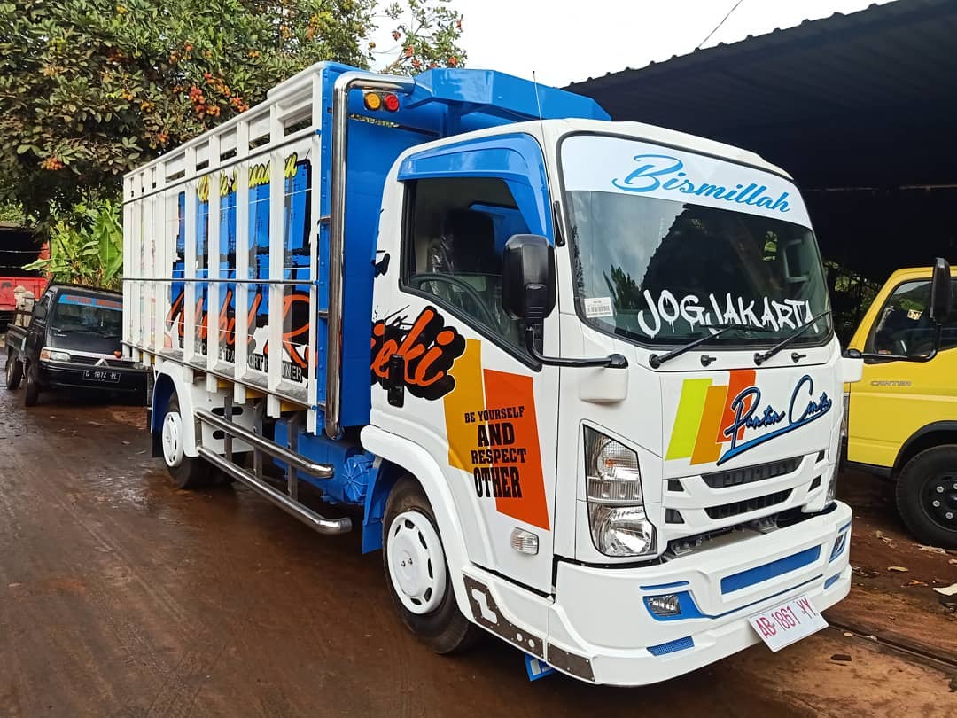 Modifikasi Mobil Isuzu Giga
