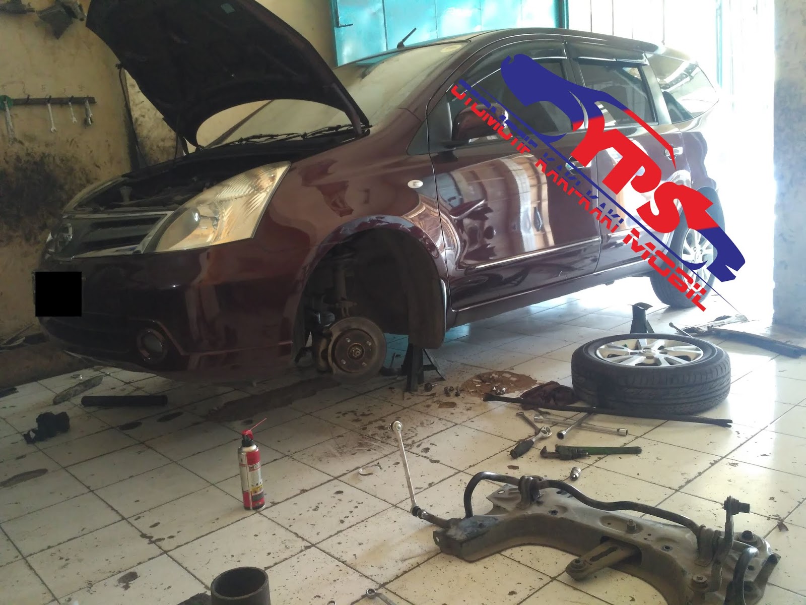 Servis Mobil Nissan Livina 