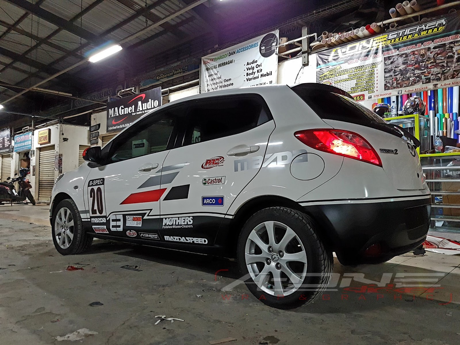 Mazda 2 Modif Stiker
