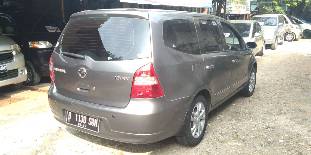 Beli Mobil Bekas Nissan Grand Livina 