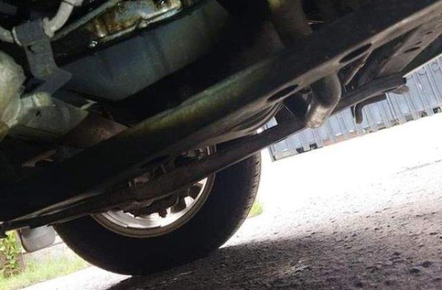 Oli Netes Di Bawah Mesin Mobil
