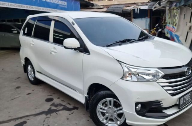 Spesifikasi Daihatsu Xenia M Deluxe 