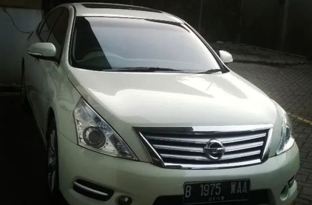 Mobil Nissan Sedan Bekas 