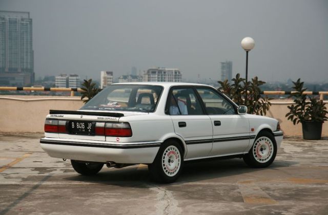 Modifikasi Mobil Sedan Corolla Twincam
