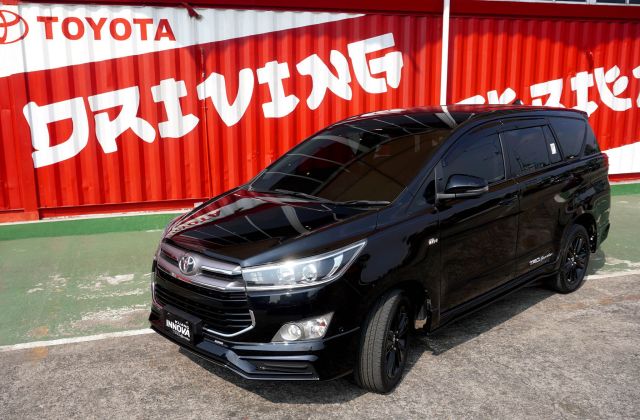 Spesifikasi Toyota Innova Venturer
