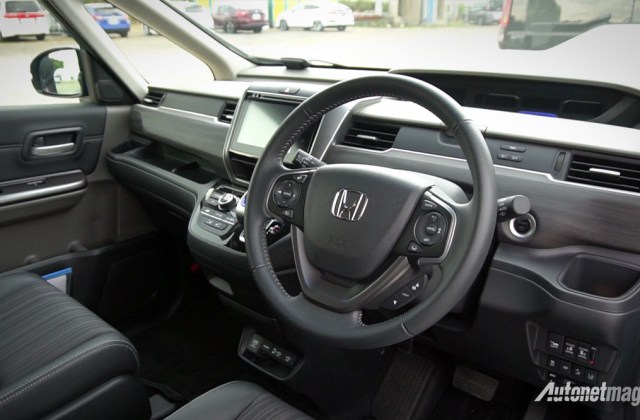 Mobil Honda Freed Interior
