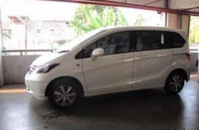 Mobil Nissan Freed 