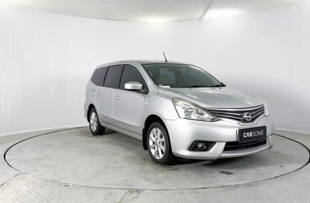 Mobil Nissan Grand Livina 2014 