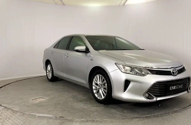 Toyota Camry Bekas 2015
