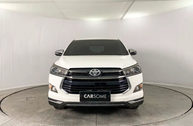 Toyota Venturer Vs Innova Reborn
