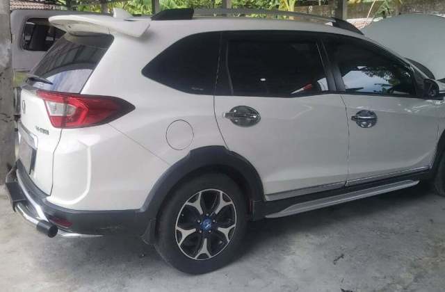 Perawatan Mobil Putih Mutiara
