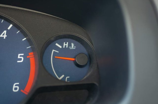 Tips Solusi Darurat Atasi Overheat di Jalan I Carro id - medium