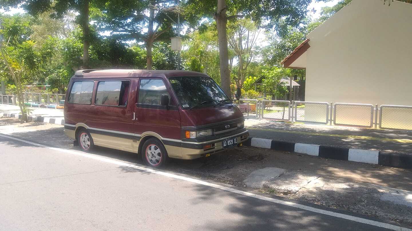 Spesifikasi Mobil Mazda E2000
