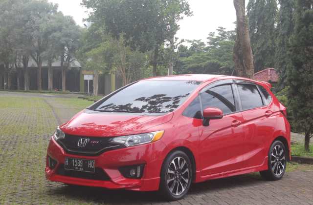 Modifikasi Honda Jazz Merah 