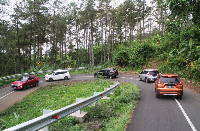 Mobil Penggerak Depan Dan Belakang
