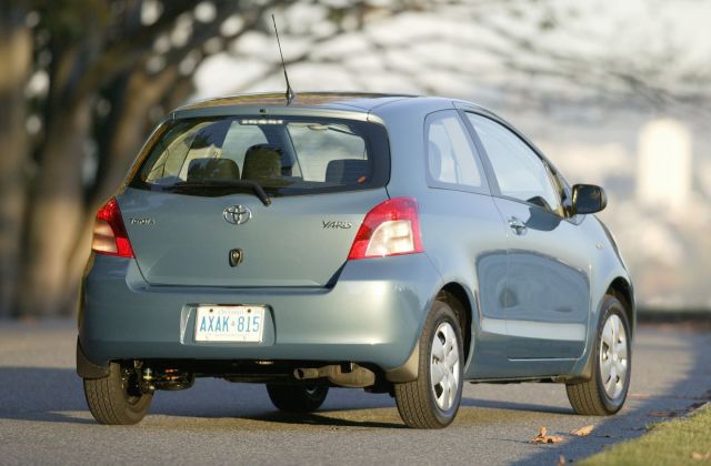 Kelebihan Toyota Yaris 2012
