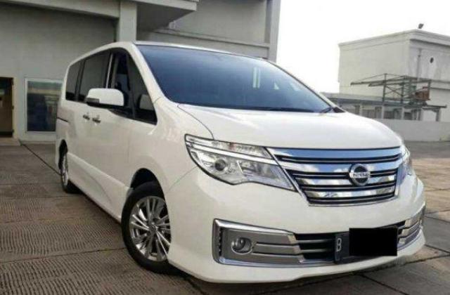 Mobil Nissan Serena Dijual 