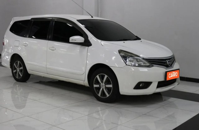 Foto Mobil Nissan Grand Livina Putih 