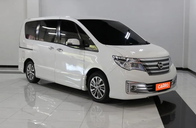 Harga Mobil Bekas Nissan Serena Putih 