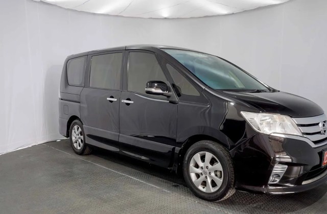 Kredit Mobil Bekas Nissan Serena 2013 