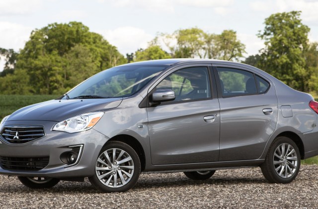 Sedan Mitsubishi Mirage
