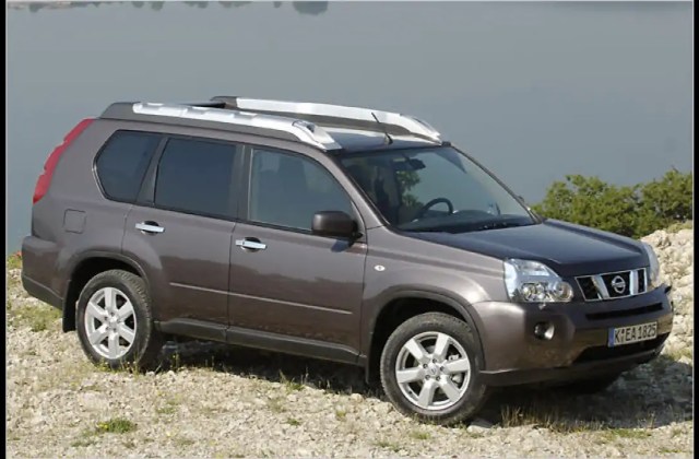 Mobil Nissan X Trail 2010 