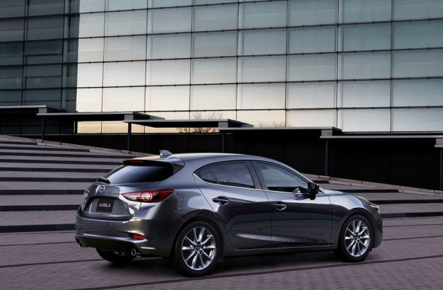 Kelebihan Mazda 3 Hatchback
