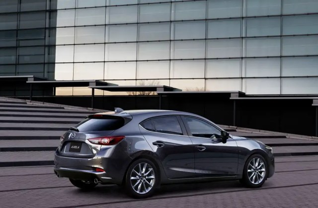 Kekurangan Mazda 3
