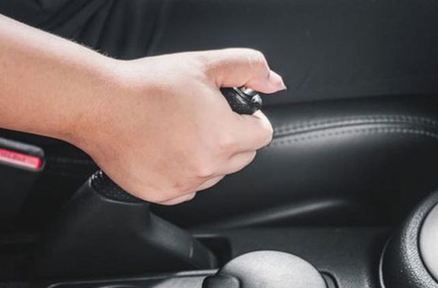 Fungsi Rem Tangan Pada Mobil Manual
