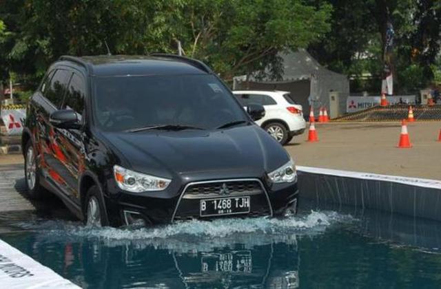 Harga Mitsubishi Outlander Tahun 2012
