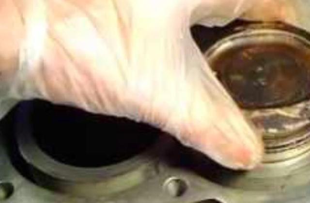Suara Piston Mobil Rusak
