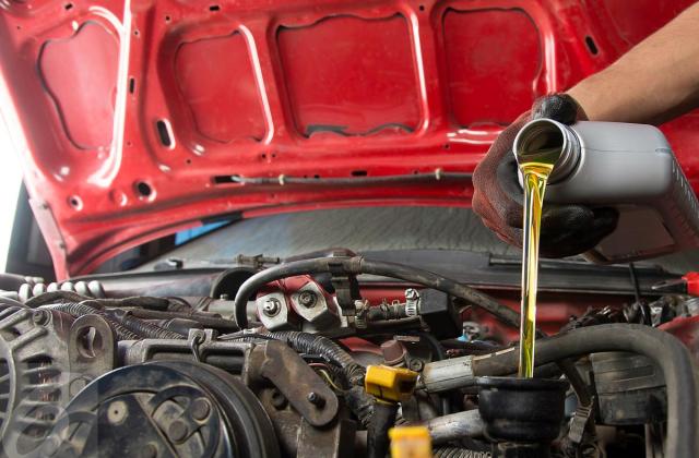 Ganti Oli Motor Pakai Oli Mobil
