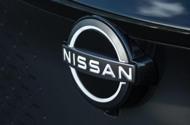 Foto Mobil Nissan Baru 