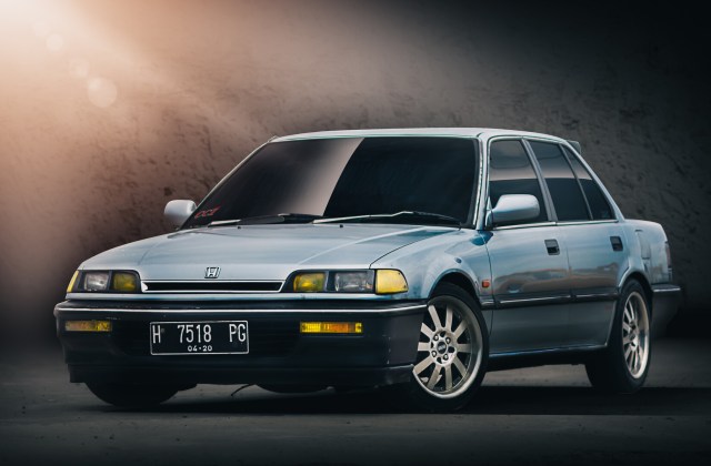 Mobil Honda Grand Civic
