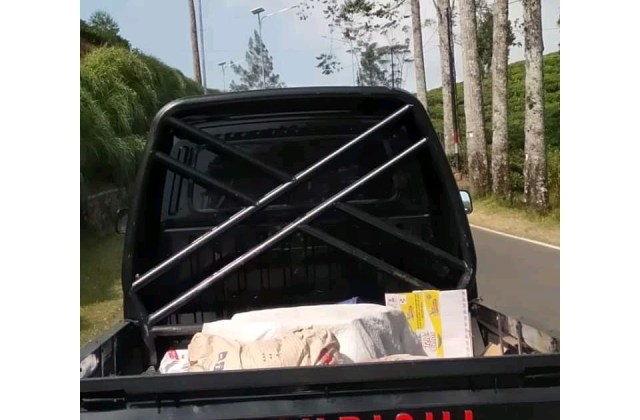 Kaca Belakang Suzuki Carry
