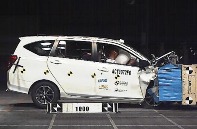 Toyota Calya Atau Daihatsu Sigra

