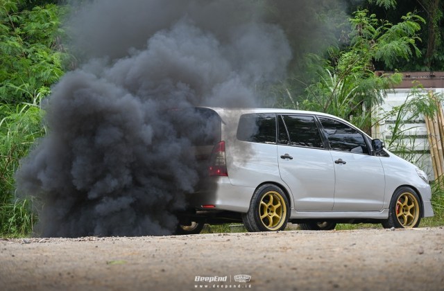 Modifikasi Innova 2012 Racing Look
