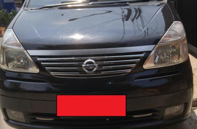 Gambar Mobil Nissan Serena Hws 2004 