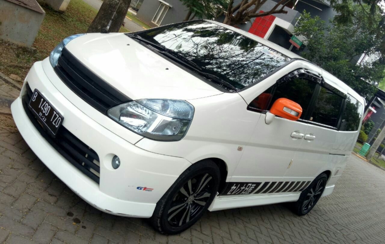 Modifikasi Mobil Nissan Serena C24 