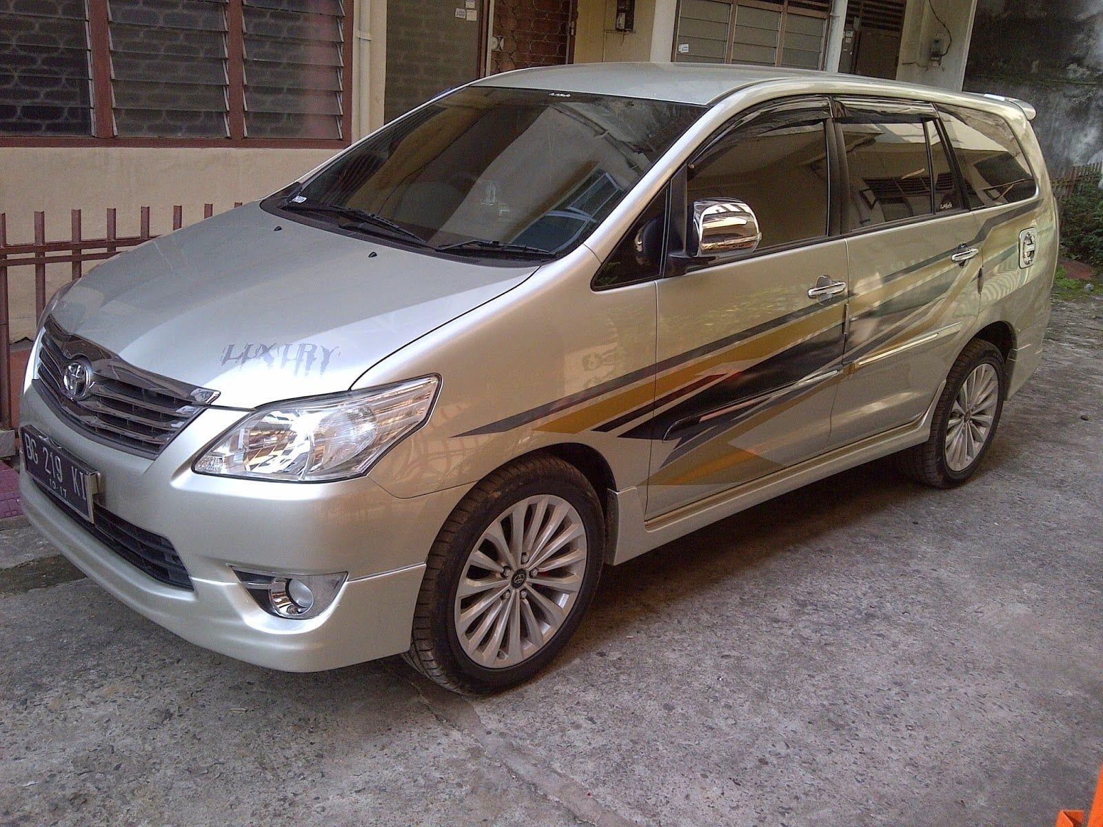 Modif Mobil Innova 2008
