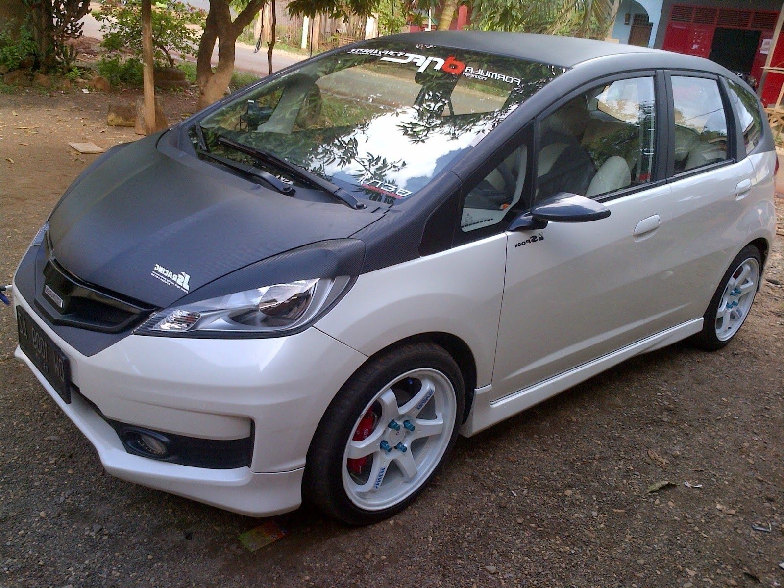 Modifikasi Honda Jazz Putih 