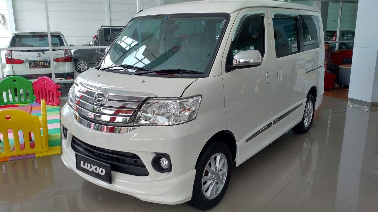 Harga Daihatsu Luxio At 