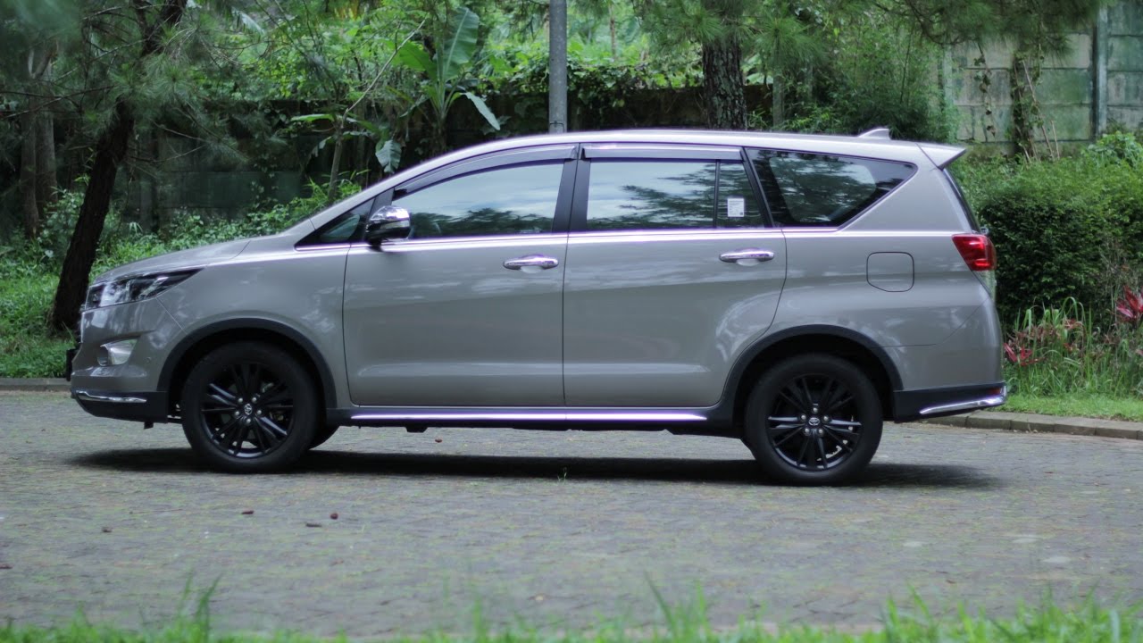 Toyota Innova Venturer Silver
