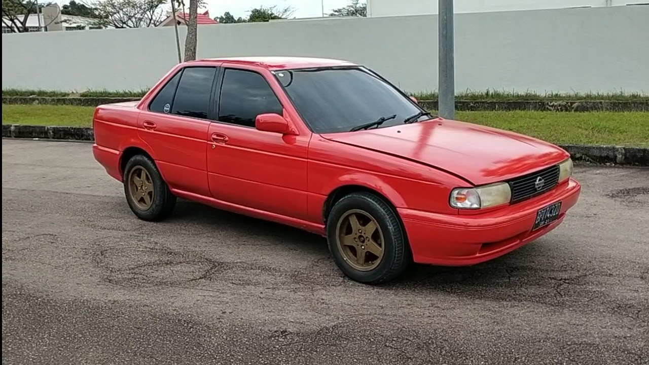 Mobil Nissan Sunny Tahun 2000 