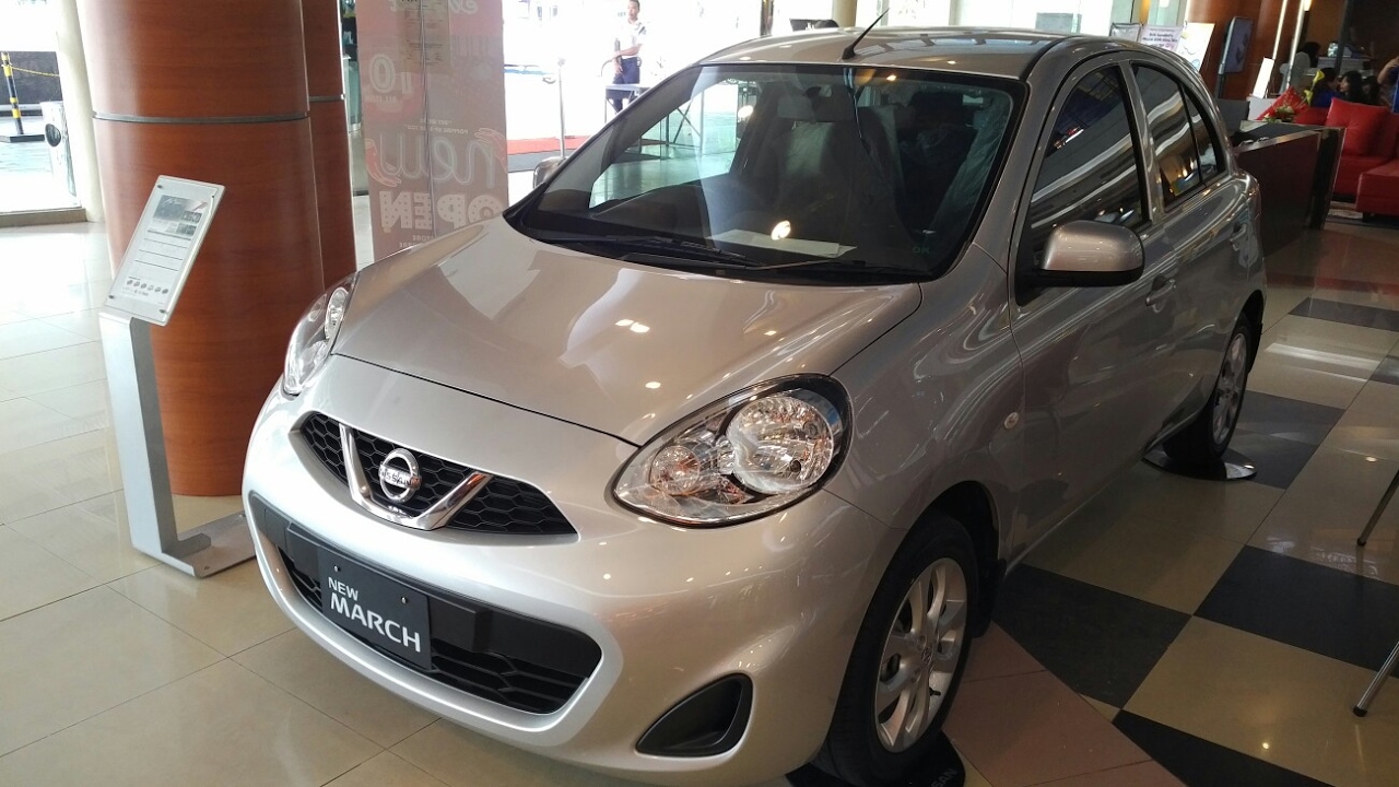 Foto Mobil Nissan March 