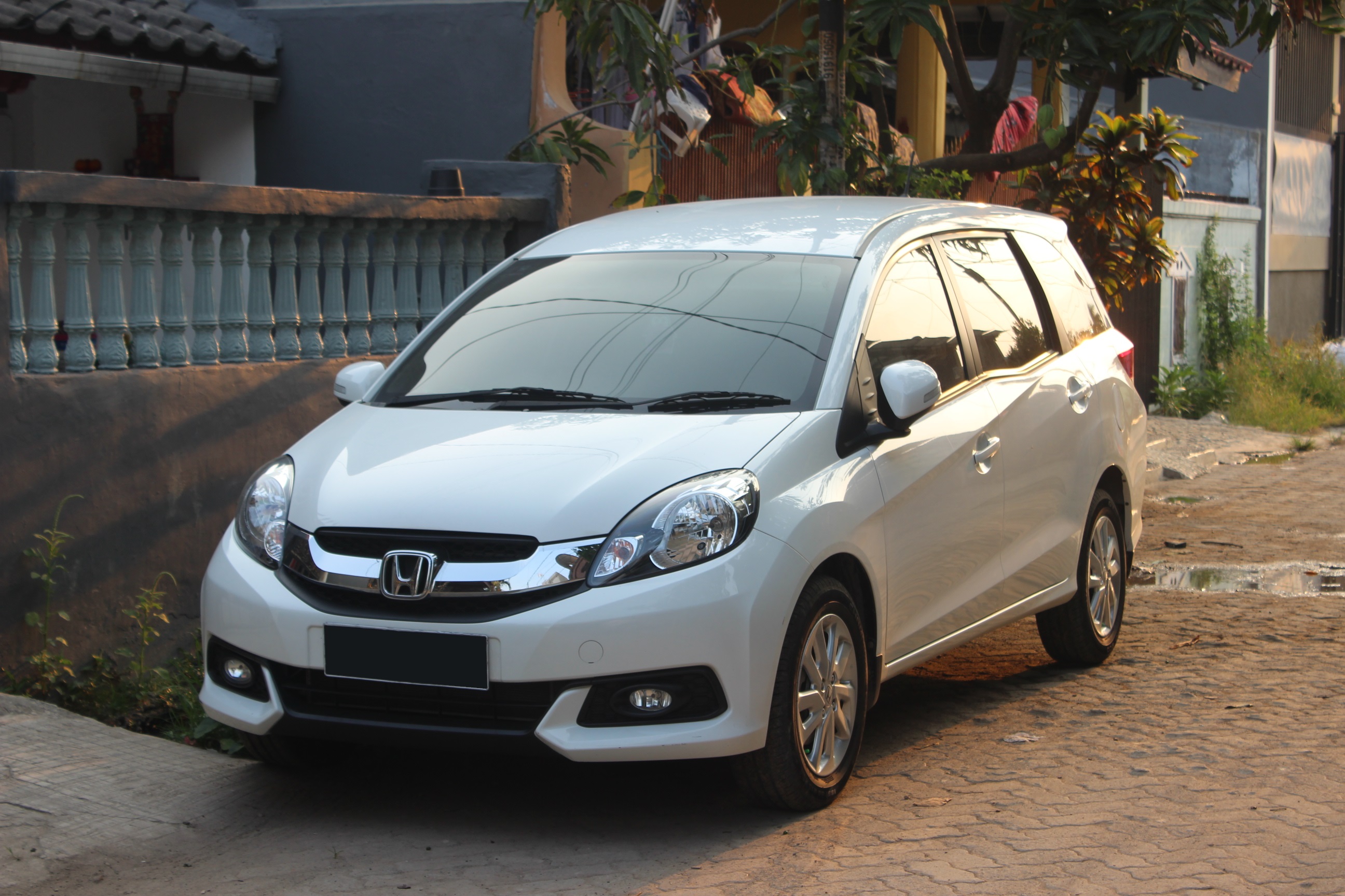 Kekurangan Honda Mobilio 2015 