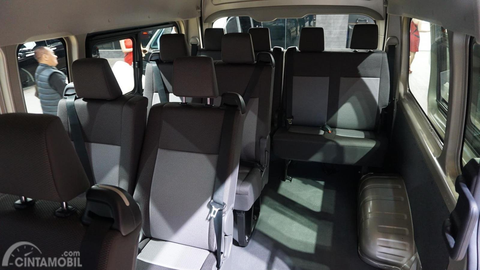 Toyota Hiace Jumlah Seat
