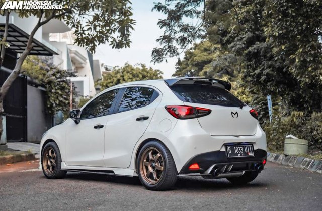 Mazda 2 Modifikasi Velg
