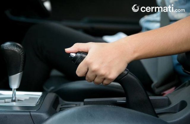 Rem Mobil Sering Lengket
